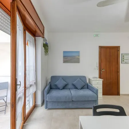 In Pieno Centro E Vicino La Ferienhaus Torre San Giovanni